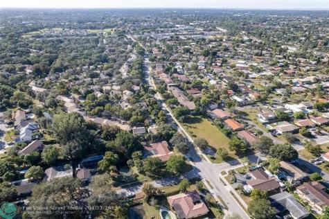 3990 Woodside Drive Coral Springs FL 33065