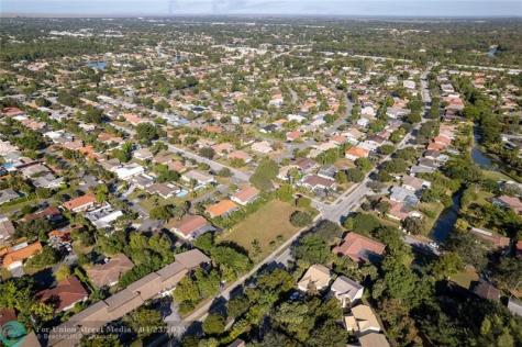 3990 Woodside Drive Coral Springs FL 33065