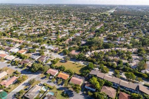 3990 Woodside Drive Coral Springs FL 33065