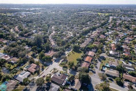 3990 Woodside Drive Coral Springs FL 33065