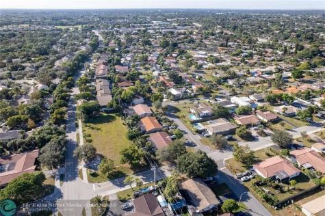 3990 Woodside Drive Coral Springs FL 33065