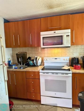 101-105 SE 26th Street Fort Lauderdale FL 33316