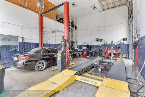 3593 S Military Trail Lake Worth FL 33463