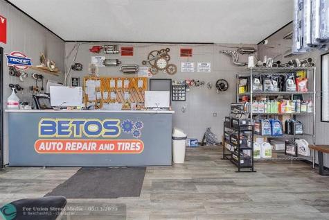 3593 S Military Trail Lake Worth FL 33463