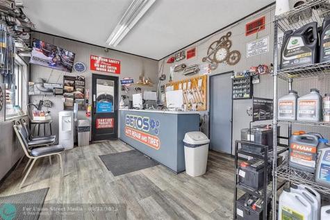 3593 S Military Trail Lake Worth FL 33463