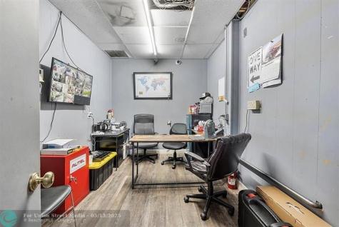 3593 S Military Trail Lake Worth FL 33463