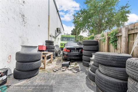 3593 S Military Trail Lake Worth FL 33463