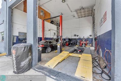 3593 S Military Trail Lake Worth FL 33463