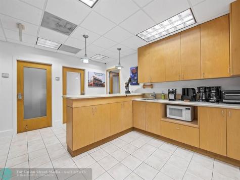 2801-2809 E Commercial Boulevard Fort Lauderdale FL 33308