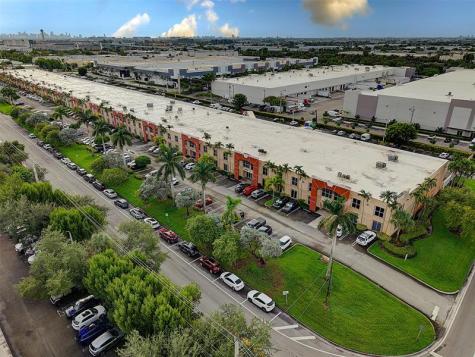 8328 NW 30th Terrace Miami FL 33122