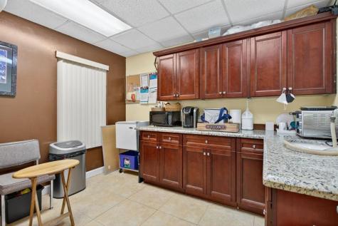 7471 W Oakland Park Boulevard Tamarac FL 33319