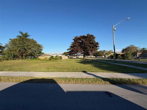 548 SW 6th Terrace Homestead FL 33030