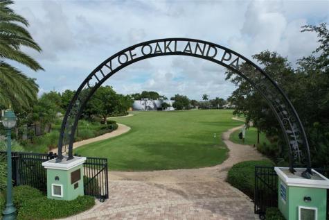 935 NE 34th Court Oakland Park FL 33334