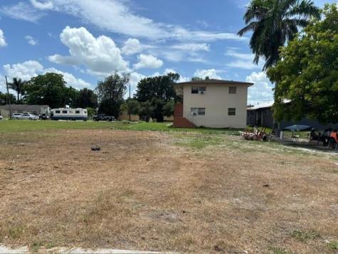 724 SW Avenue B Avenue Belle Glade FL 33430