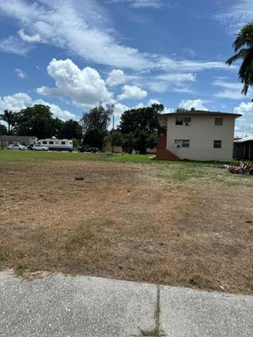724 SW Avenue B Avenue Belle Glade FL 33430