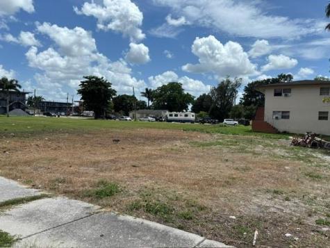 724 SW Avenue B Avenue Belle Glade FL 33430