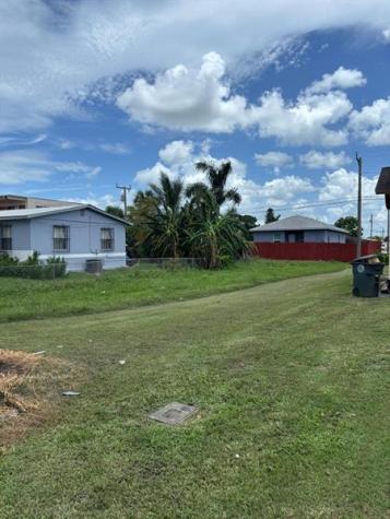 525 SW 9th Street Belle Glade FL 33430