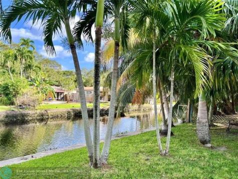 808 SW 8th Terrace Fort Lauderdale FL 33315