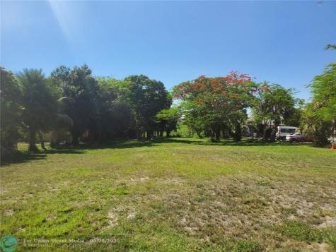 1697 E Main Street Pahokee FL 33476