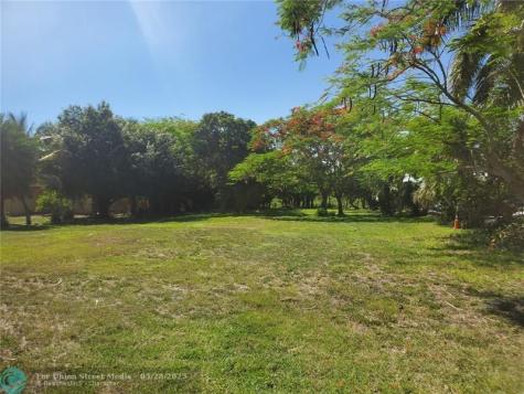 1697 E Main Street Pahokee FL 33476