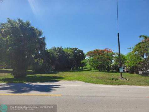 1697 E Main Street Pahokee FL 33476