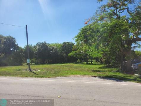 1697 E Main Street Pahokee FL 33476