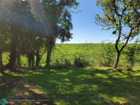 1697 E Main Street Pahokee FL 33476