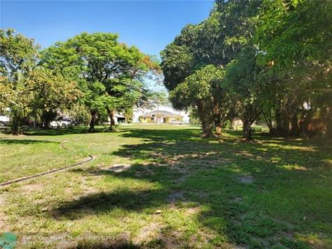 1697 E Main Street Pahokee FL 33476