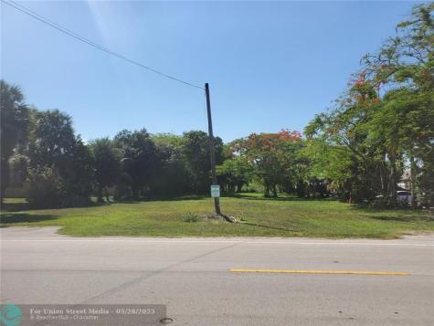 1697 E Main Street Pahokee FL 33476