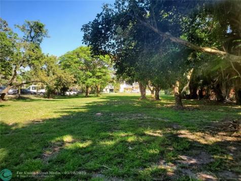 1697 E Main Street Pahokee FL 33476