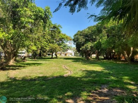 1697 E Main Street Pahokee FL 33476
