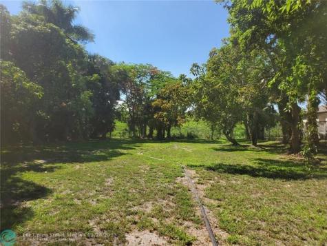 1697 E Main Street Pahokee FL 33476