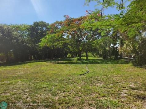 1697 E Main Street Pahokee FL 33476