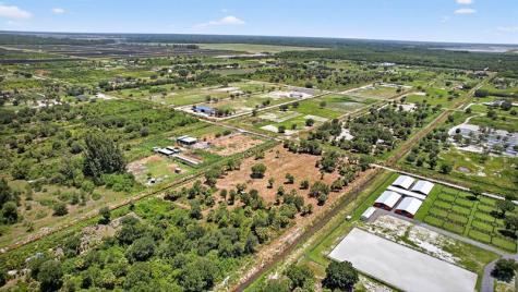 xx Bedu Court Loxahatchee FL 33470