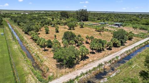 xx Bedu Court Loxahatchee FL 33470