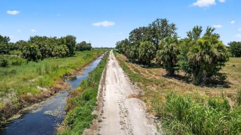 xx Bedu Court Loxahatchee FL 33470