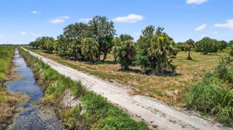 xx Bedu Court Loxahatchee FL 33470
