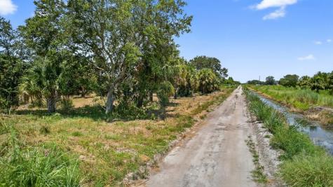 xx Bedu Court Loxahatchee FL 33470