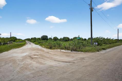 xx Bedu Court Loxahatchee FL 33470