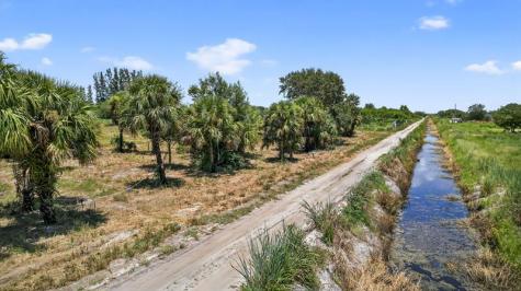 xx Bedu Court Loxahatchee FL 33470