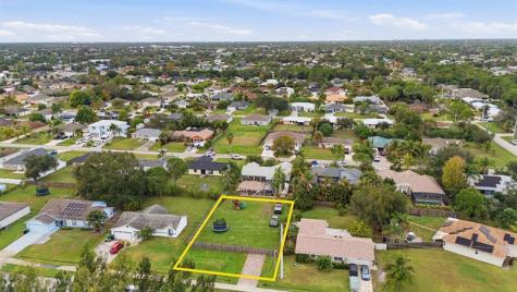 313 SW Thornhill Drive Port St Lucie FL 34984