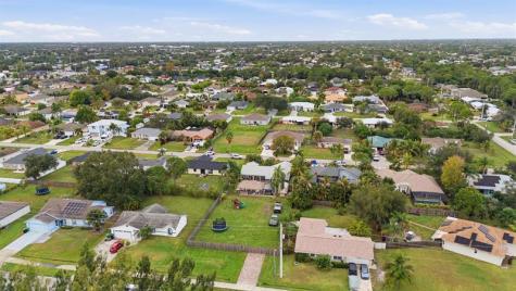 313 SW Thornhill Drive Port St Lucie FL 34984