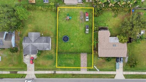 313 SW Thornhill Drive Port St Lucie FL 34984