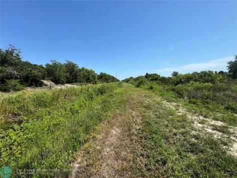 16788 NW 276th Street Okeechobee FL 34972