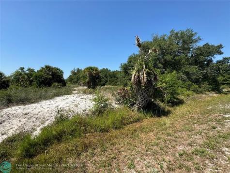 16788 NW 276th Street Okeechobee FL 34972