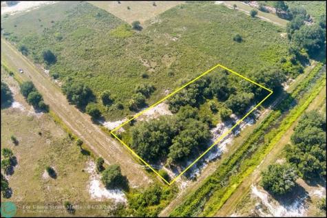 16788 NW 276th Street Okeechobee FL 34972