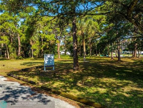 1131 Pina Del Rio Fort Lauderdale FL 33315