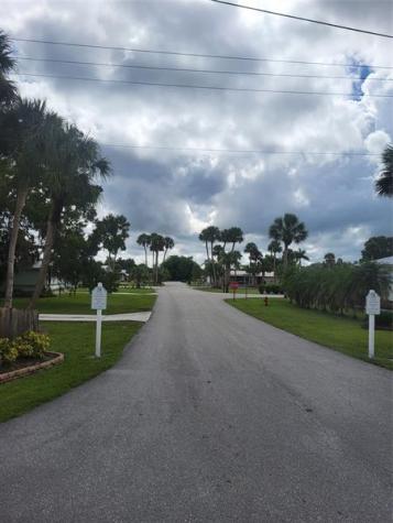 803 & 805 Big Branch Lane Moore Haven FL 33471