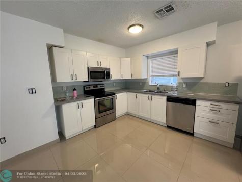 35 NE 3rd Street Dania Beach FL 33004