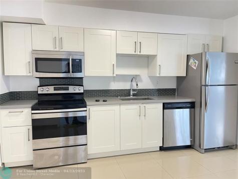 35 NE 3rd Street Dania Beach FL 33004